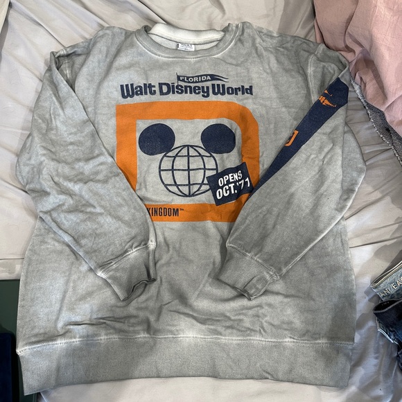 NWT Walt Disney World Magic Kingdom Sweater - Picture 1 of 7